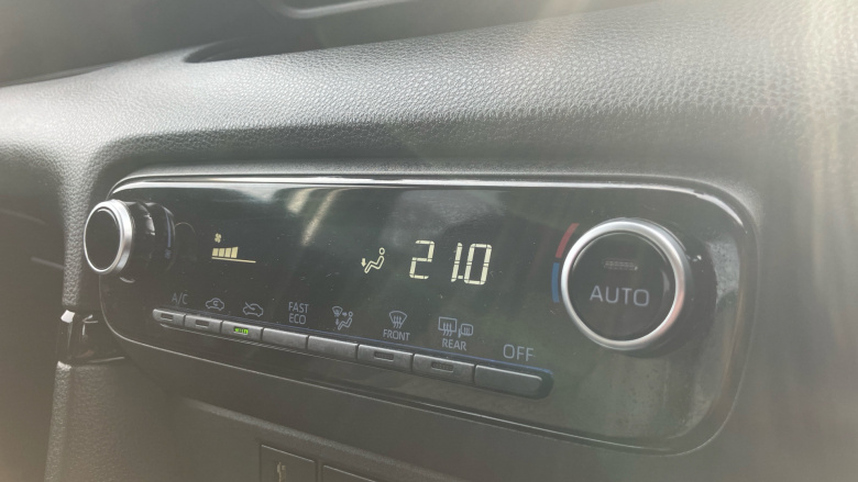 Toyota Yaris 1.5 Hybrid Design 5dr CVT Hybrid Hatchback